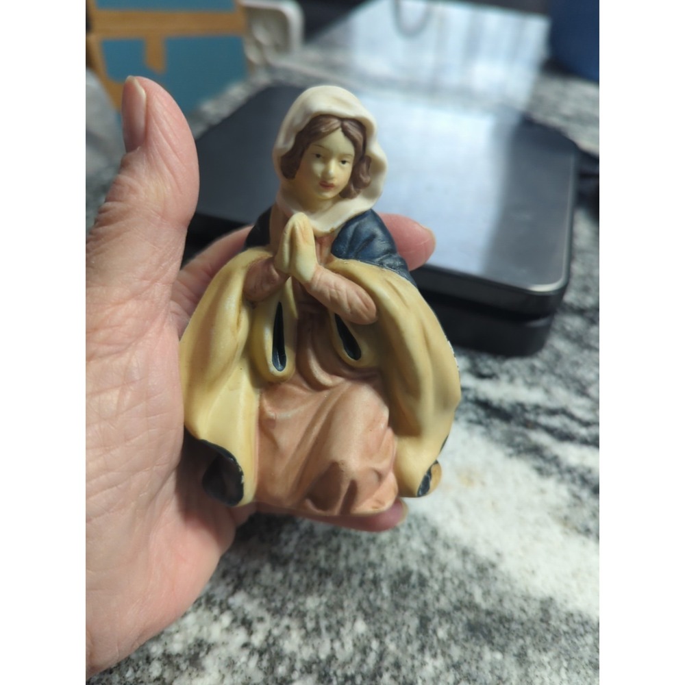 Vintage O'Well Virgin Mary  Porcelain Nativity Collector's  Replacement Piece